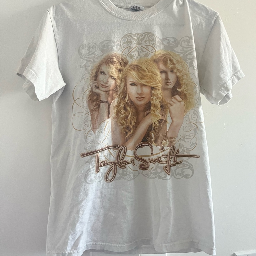 Taylor Swift 2008 white tour tee